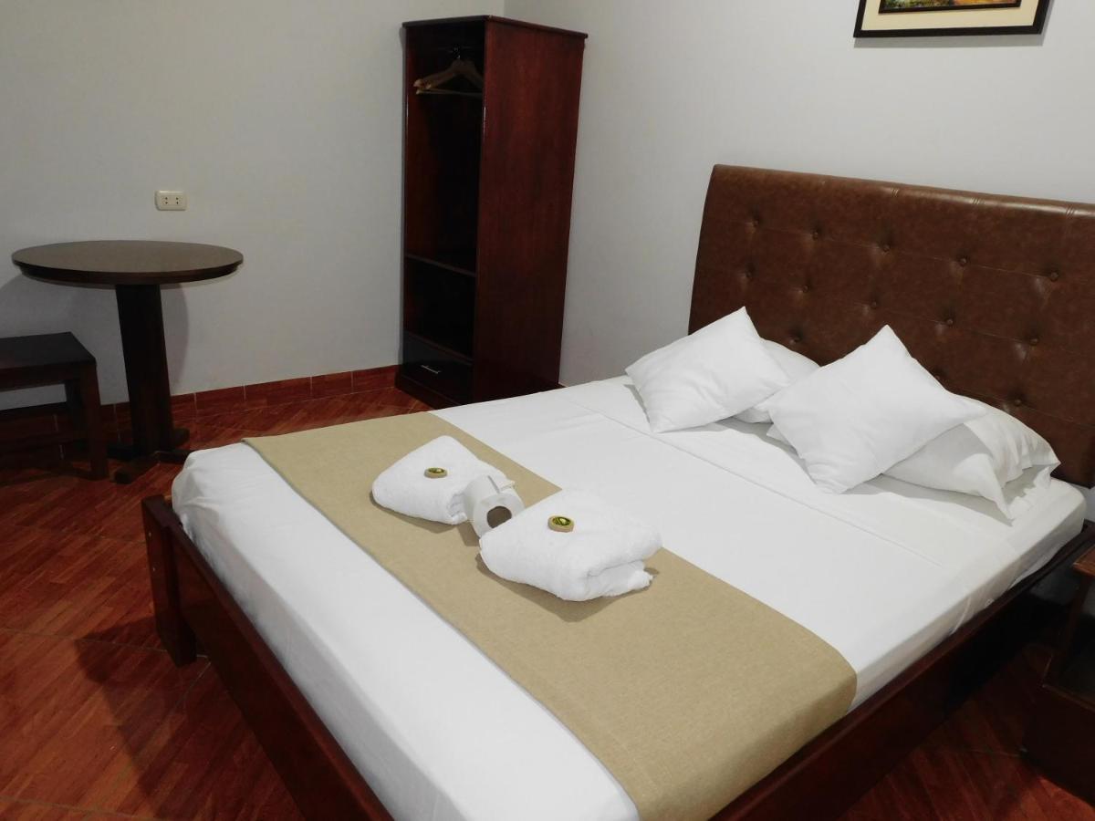 Hotel Tambopata Inn プエルト・マルドナード エクステリア 写真