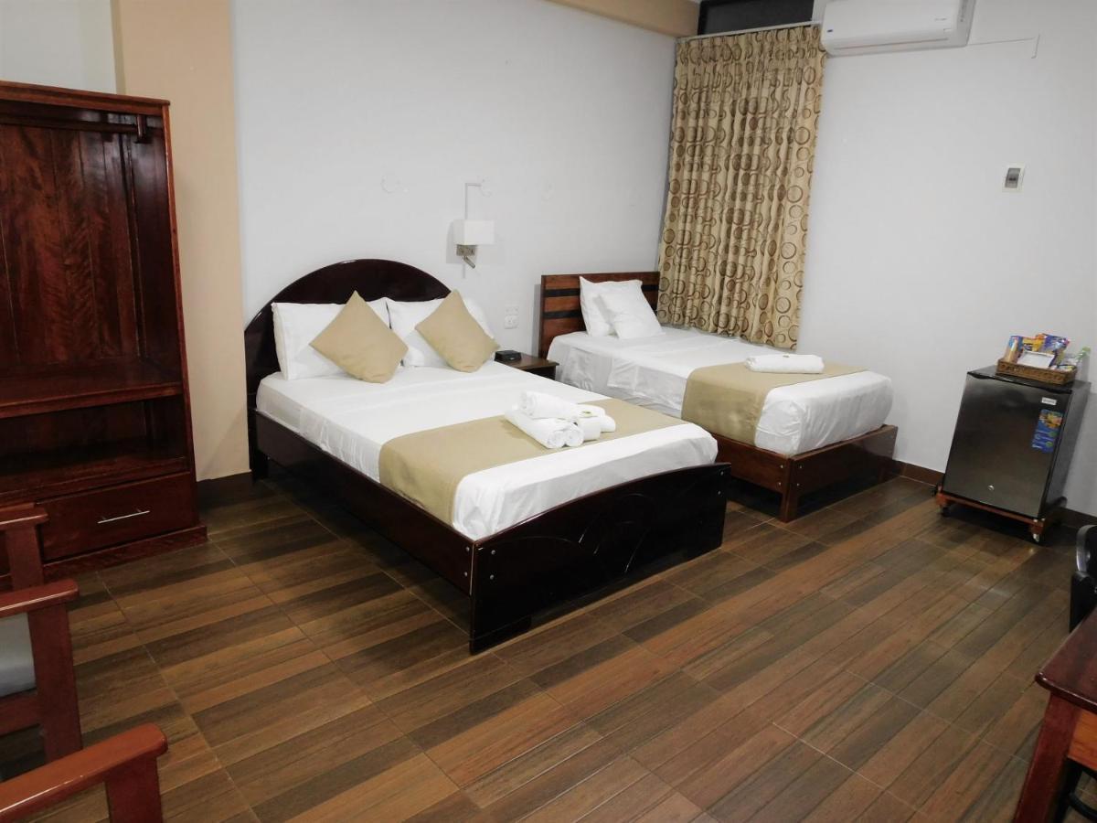 Hotel Tambopata Inn プエルト・マルドナード エクステリア 写真