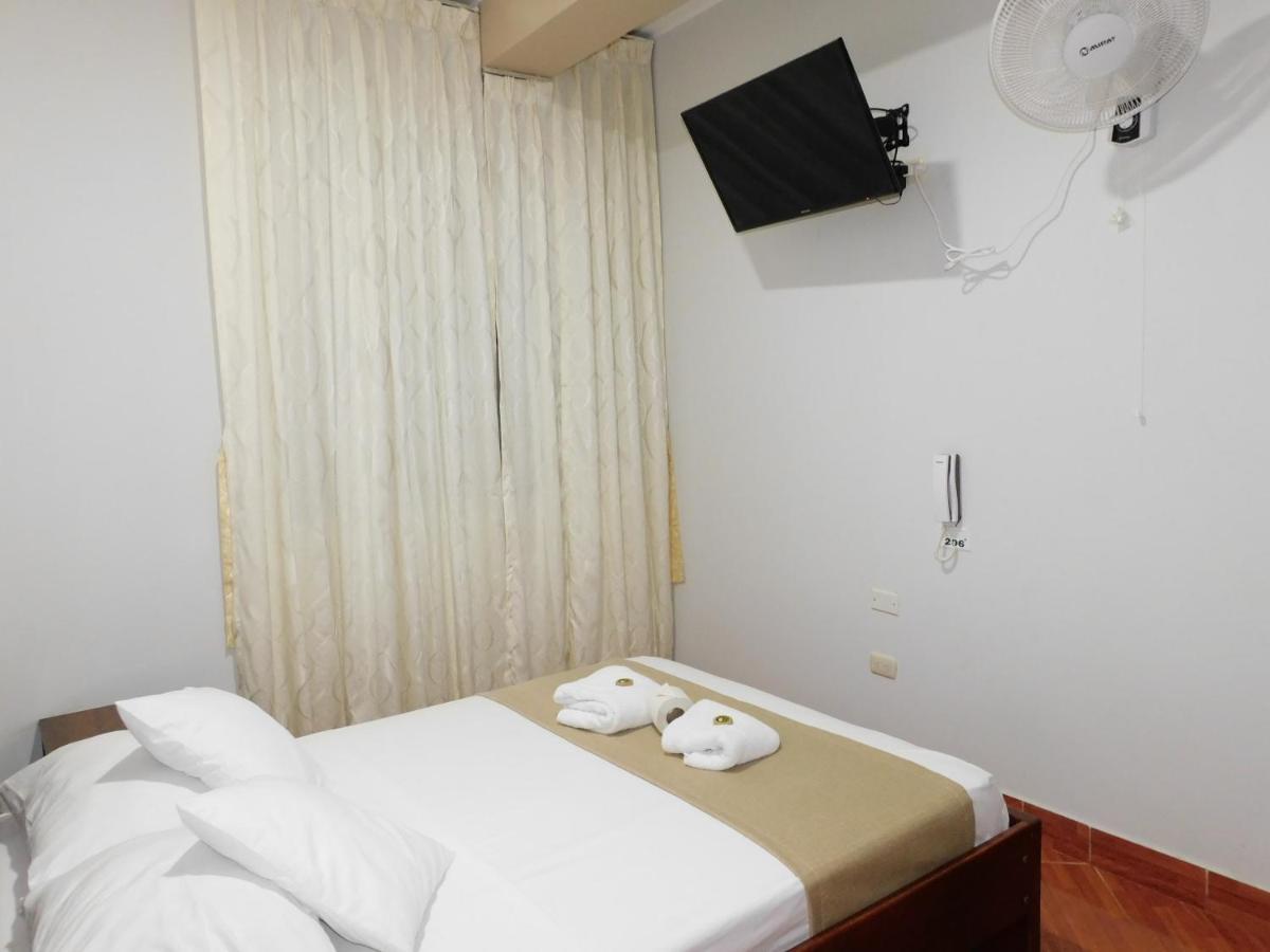 Hotel Tambopata Inn プエルト・マルドナード エクステリア 写真