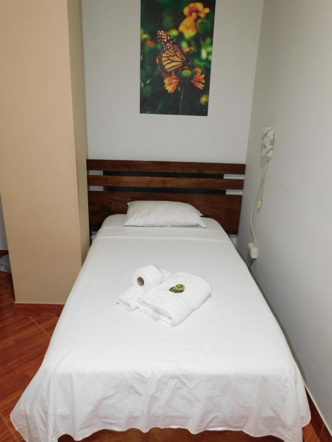 Hotel Tambopata Inn プエルト・マルドナード エクステリア 写真
