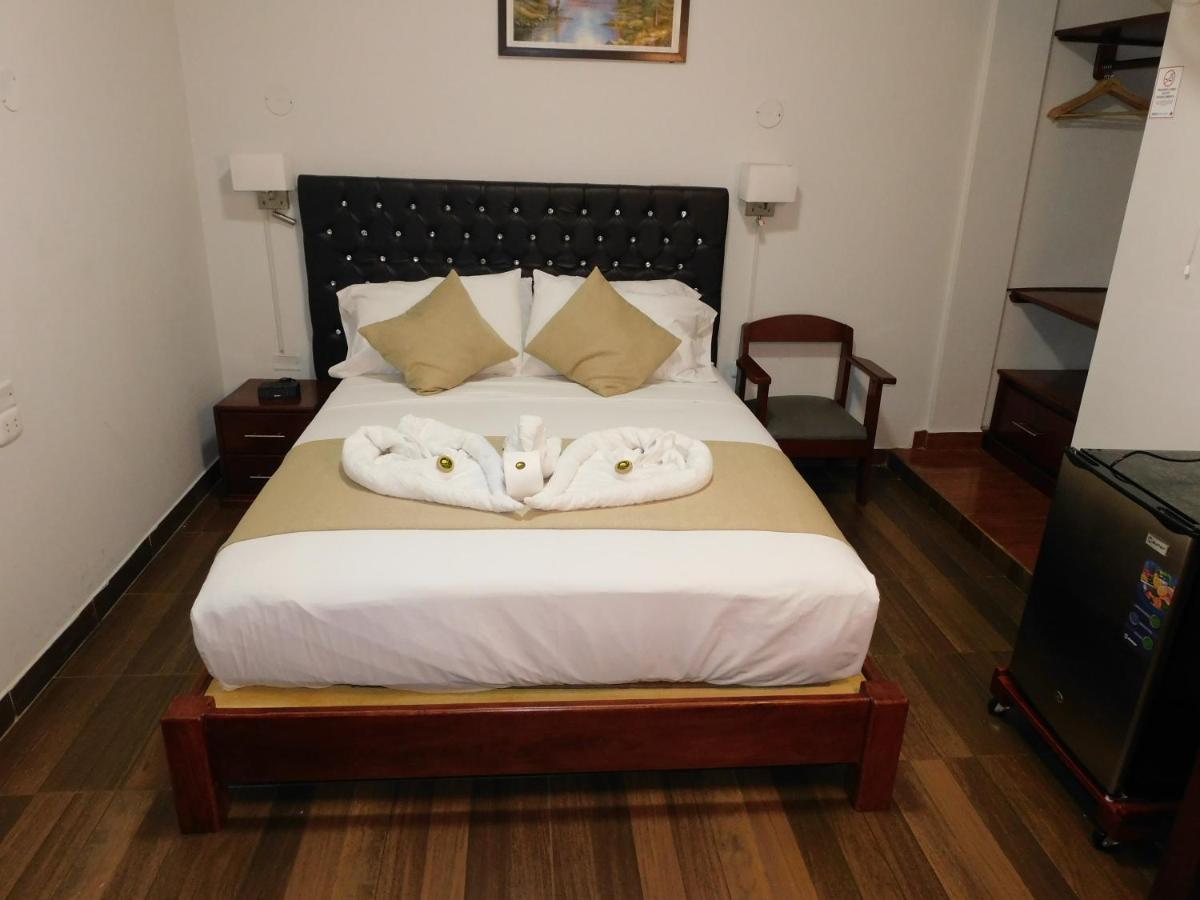 Hotel Tambopata Inn プエルト・マルドナード エクステリア 写真