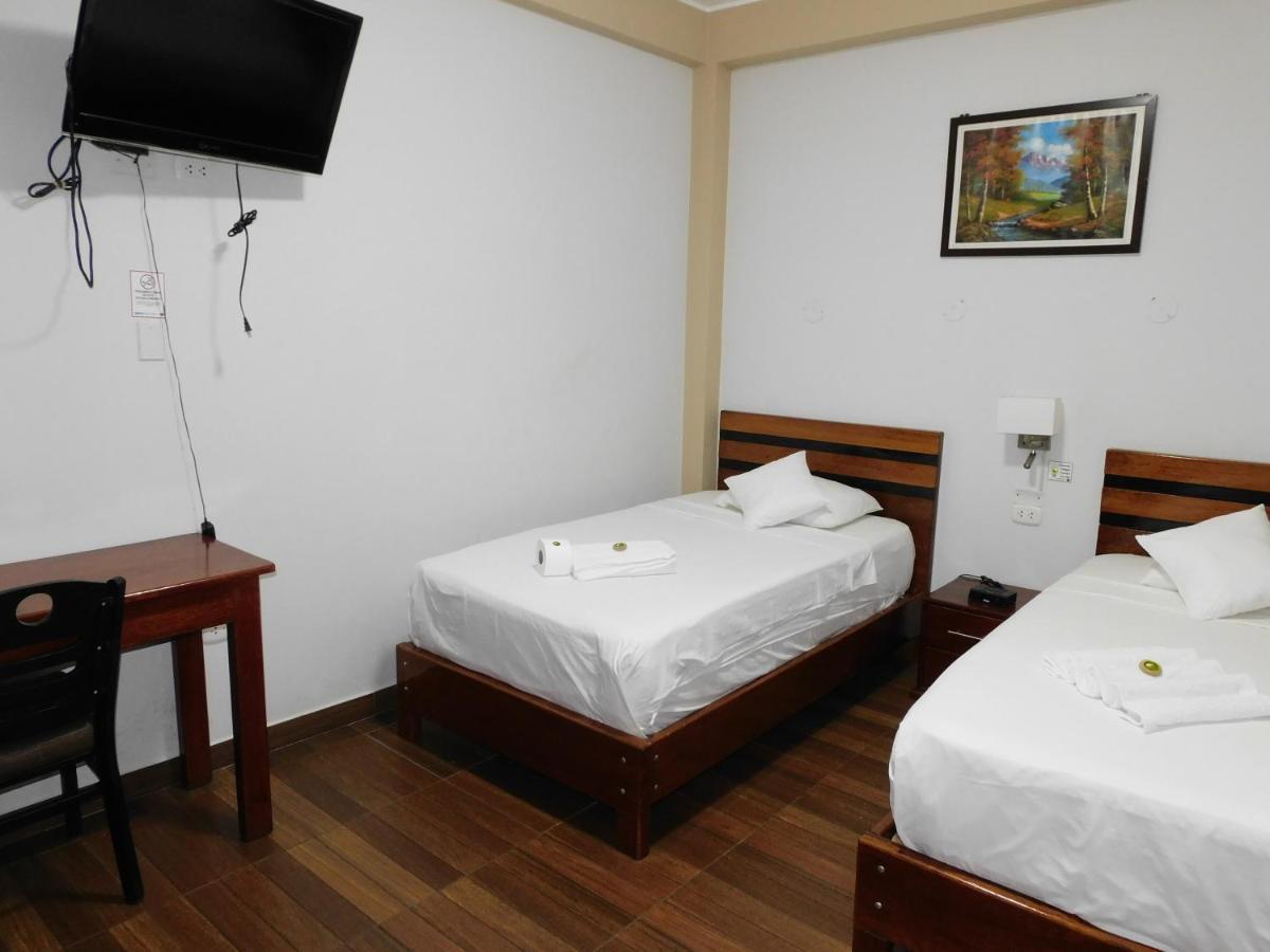 Hotel Tambopata Inn プエルト・マルドナード エクステリア 写真