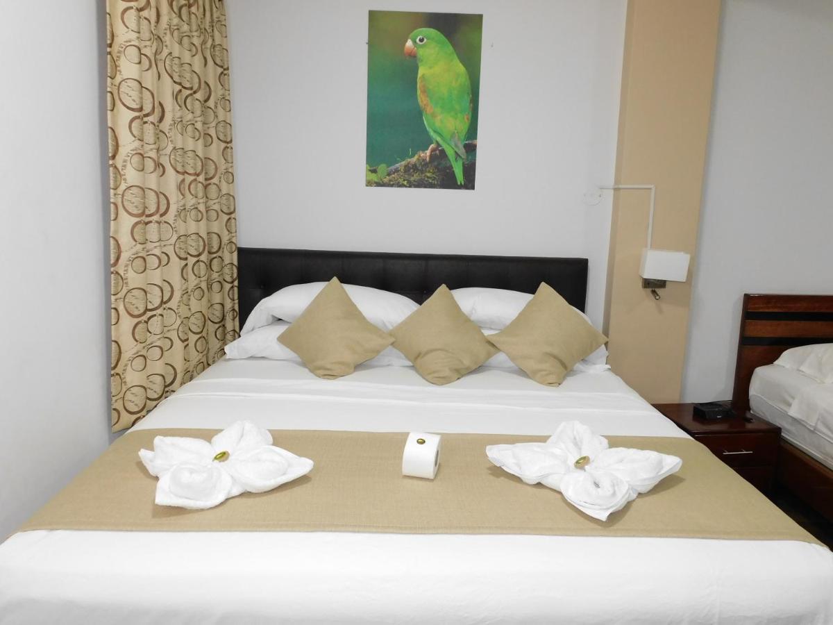 Hotel Tambopata Inn プエルト・マルドナード エクステリア 写真