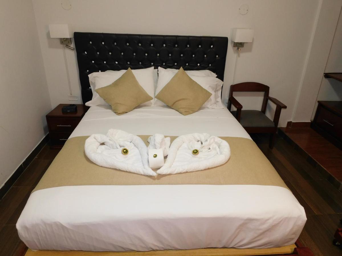 Hotel Tambopata Inn プエルト・マルドナード エクステリア 写真